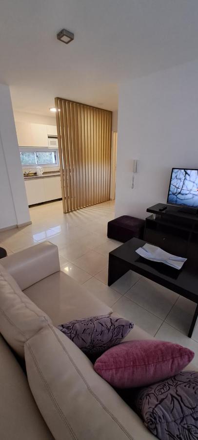 Departamento Temporario - Barrio San Isidro 维拉阿连德 外观 照片